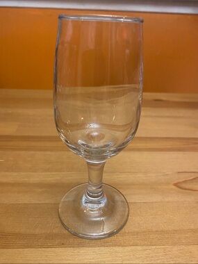 Classic Clear Stem Wine Glass - Elegant Glassware B